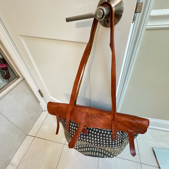 Stylish Tan and Cream Women's Bag - Picture 2 of 7